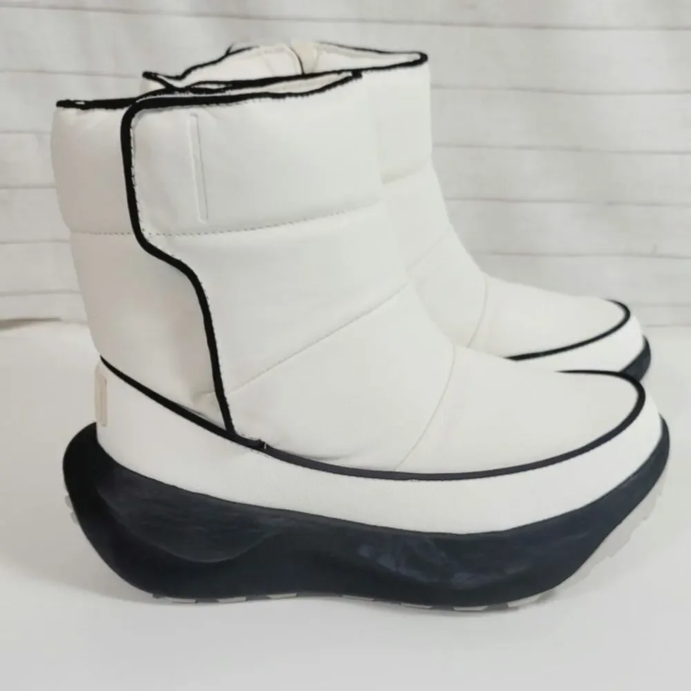 The North Face Halseigh Thermoball Lace WP Boots in White, sz 7